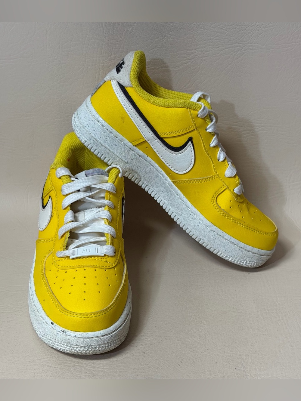 Nike Air Force 1 LV8 Tour Yellow Sz 3.5Y